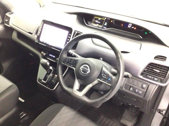 セレナ ハイウェイスターＶ　ＬＥＤ・フルセグ・メモリナビ・バックカメラ・純正ＡＷ・両側電動ドア・ＥＴＣ　サイドエアバッグ　アラウンドビュ－　地デジフルセグ　Ｃセンサー　フロントカメラ　１オナ　ブルーレイ再生　衝突被害軽減　ＡＢＳ（18枚目）