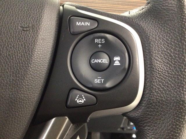 フリード＋ クロスター　レンタＵＰ・ＬＥＤ・フルセグ・メモリナビ・バックカメラ・シートヒーター・純正ＡＷ　ウォークスルー　両側パワースライドドア　サイドカーテンエアバック　ＬＥＤライト　リヤカメラ　ワンオーナー　ＶＳＡ（15枚目）