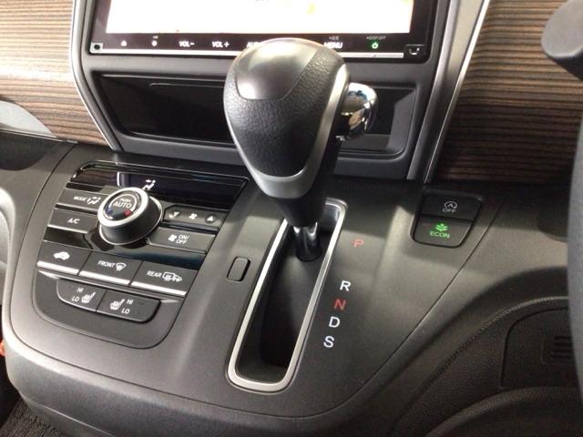 フリード＋ クロスター　レンタＵＰ・ＬＥＤ・フルセグ・メモリナビ・バックカメラ・シートヒーター・純正ＡＷ　ウォークスルー　両側パワースライドドア　サイドカーテンエアバック　ＬＥＤライト　リヤカメラ　ワンオーナー　ＶＳＡ（21枚目）