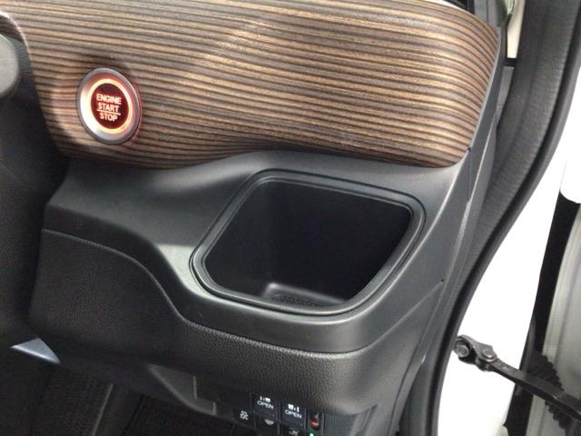 フリード＋ クロスター　レンタＵＰ・ＬＥＤ・フルセグ・メモリナビ・バックカメラ・シートヒーター・純正ＡＷ　ウォークスルー　両側パワースライドドア　サイドカーテンエアバック　ＬＥＤライト　リヤカメラ　ワンオーナー　ＶＳＡ（26枚目）