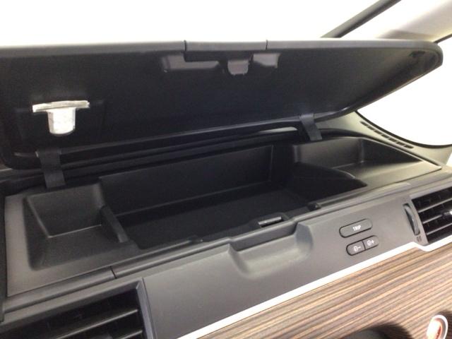 フリード＋ クロスター　レンタＵＰ・ＬＥＤ・フルセグ・メモリナビ・バックカメラ・シートヒーター・純正ＡＷ　ウォークスルー　両側パワースライドドア　サイドカーテンエアバック　ＬＥＤライト　リヤカメラ　ワンオーナー　ＶＳＡ（27枚目）