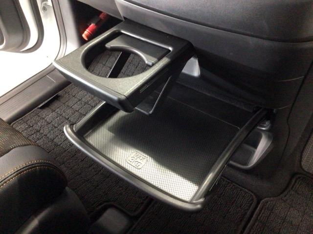 フリード＋ クロスター　レンタＵＰ・ＬＥＤ・フルセグ・メモリナビ・バックカメラ・シートヒーター・純正ＡＷ　ウォークスルー　両側パワースライドドア　サイドカーテンエアバック　ＬＥＤライト　リヤカメラ　ワンオーナー　ＶＳＡ（28枚目）