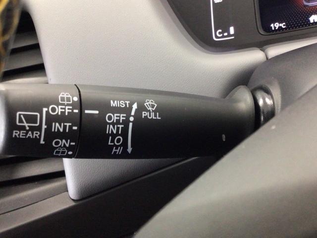 フィット ＲＳ　ＬＥＤ・フルセグ・メモリナビ・ＤＶＤ・バックカメラ・純正ＡＷ・ＥＴＣ　ＵＳＢポート　コーナーセンサー　イモビライザー　地デジフルセグ　リアカメラ　ＬＥＤヘッドライト　ＤＶＤ再生　エアコン　ＥＴＣ車載器（17枚目）