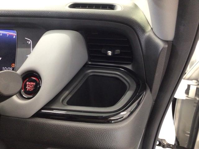 フィット ＲＳ　ＬＥＤ・フルセグ・メモリナビ・ＤＶＤ・バックカメラ・純正ＡＷ・ＥＴＣ　ＵＳＢポート　コーナーセンサー　イモビライザー　地デジフルセグ　リアカメラ　ＬＥＤヘッドライト　ＤＶＤ再生　エアコン　ＥＴＣ車載器（23枚目）