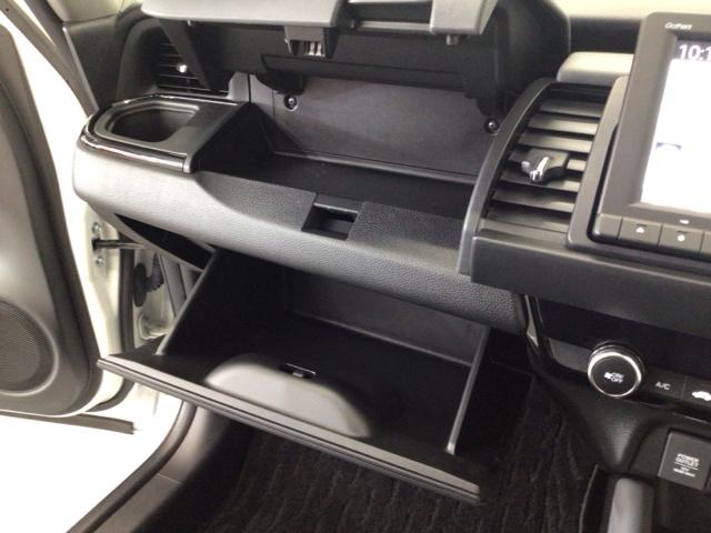 フィット ＲＳ　ＬＥＤ・フルセグ・メモリナビ・ＤＶＤ・バックカメラ・純正ＡＷ・ＥＴＣ　ＵＳＢポート　コーナーセンサー　イモビライザー　地デジフルセグ　リアカメラ　ＬＥＤヘッドライト　ＤＶＤ再生　エアコン　ＥＴＣ車載器（27枚目）