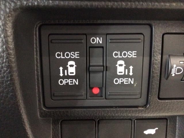 �y�����p���[�X���C�h�h�A�z�������p���[�X���C�h�h�A�ɂȂ��Ă���A�^�]�Ȃ̃X�C�b�`��X�}�[�g�L�[�ł��J���\�ł��I�J�������L���̂ŏ��~����y�X��