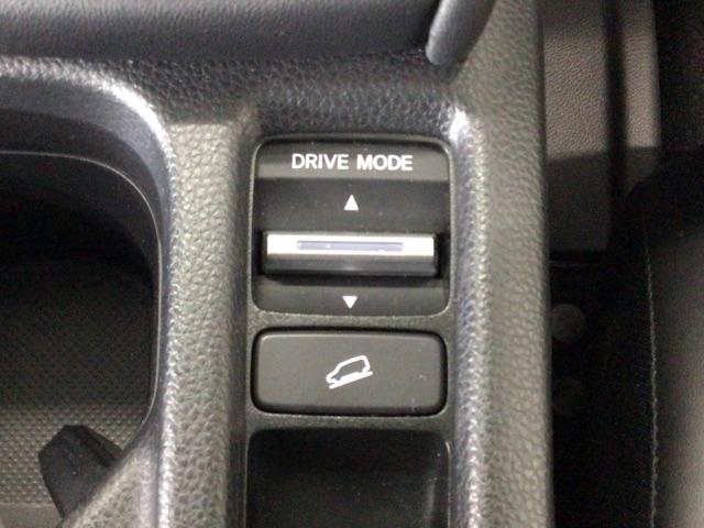 ヴェゼル ｅ：ＨＥＶＺ　ＬＥＤ・フルセグ・メモリナビ・バックカメラ・純正ＡＷ・シートヒーター・ＥＴＣ　衝突回避支援ブレーキ機能　１オナ　スマキ　Ｐトランク　フルオートエアコン　エアバッグ　両席エアバック　Ｒカメ　ＬＥＤランプ（24枚目）