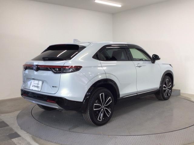 ヴェゼル ｅ：ＨＥＶＺ　ＬＥＤ・フルセグ・メモリナビ・バックカメラ・純正ＡＷ・ホンダＣＯＮＮＥＣＴ　地上デジタル　ＵＳＢ入力　ハンズフリーテールゲート　ワンオーナ－　シートＨ　サイドエアＢ　パークセンサー　リヤカメラ　ＥＳＣ（2枚目）