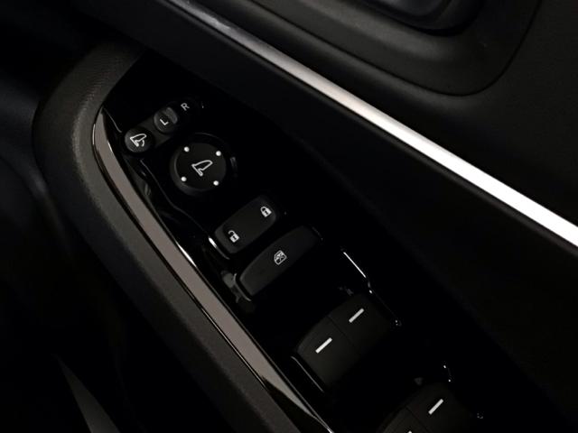 ヴェゼル ｅ：ＨＥＶＺ　ＬＥＤ・フルセグ・メモリナビ・バックカメラ・純正ＡＷ・ホンダＣＯＮＮＥＣＴ　地上デジタル　ＵＳＢ入力　ハンズフリーテールゲート　ワンオーナ－　シートＨ　サイドエアＢ　パークセンサー　リヤカメラ　ＥＳＣ（32枚目）