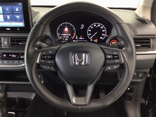 �y�n���h���z�^�]�ɂ������l�X�ȑ�������S�ɍs����悤�Ɏ��_�ړ������Ȃ����쐫�ɔz�����ꂽ�X�C�b�`�ނ��Ïk���ꂽ�R�b�N�s�b�g�ł��B