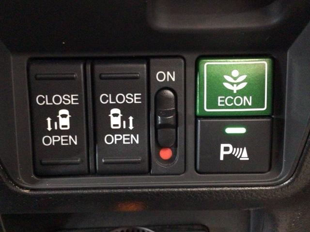 �y�����p���[�X���C�h�h�A�z�������p���[�X���C�h�h�A�ɂȂ��Ă���A�^�]�Ȃ̃X�C�b�`��X�}�[�g�L�[�ł��J���\�ł��I�J�������L���̂ŏ��~����y�X��