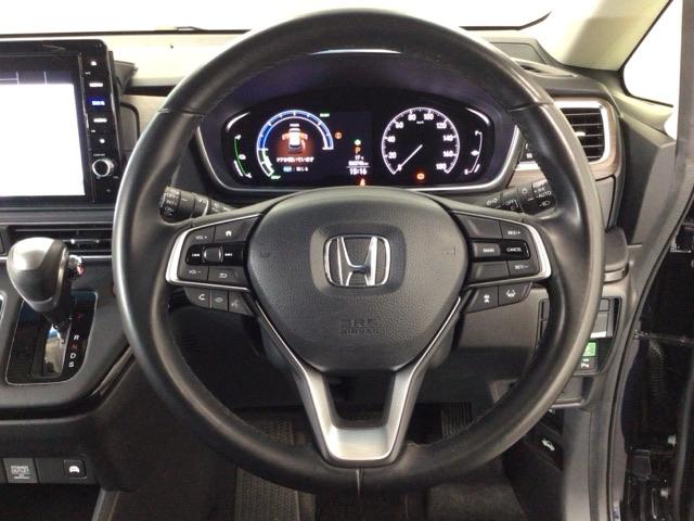 �y�n���h���z�^�]�ɂ������l�X�ȑ�������S�ɍs����悤�Ɏ��_�ړ������Ȃ����쐫�ɔz�����ꂽ�X�C�b�`�ނ��Ïk���ꂽ�R�b�N�s�b�g�ł��B