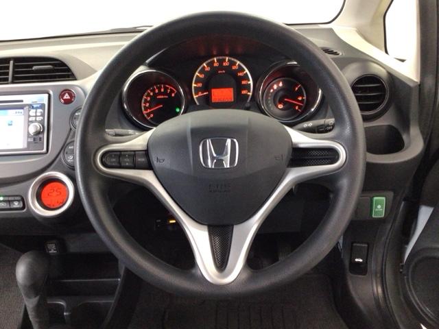 �y�n���h���z�茳�ŃI�[�f�B�I�̑��삪�ł���֗��ȃX�e�A�����O�����R������������Ă܂��􎋐���傫���ړ��������ɂ��ނ̂ŁA���S�ɂ��q����܂���