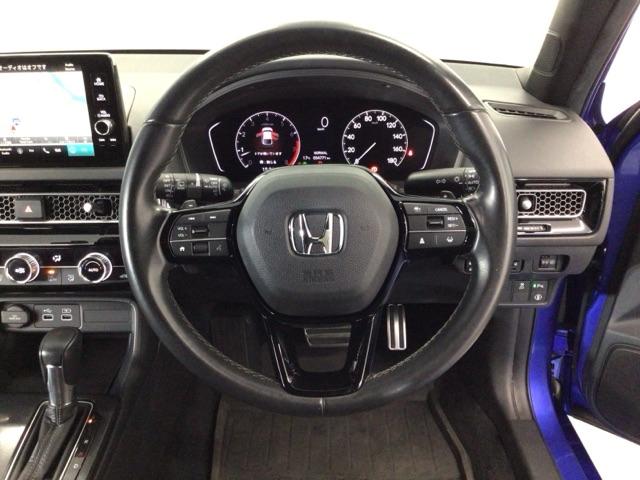 �y�n���h���z�^�]�ɂ������l�X�ȑ�������S�ɍs����悤�Ɏ��_�ړ������Ȃ����쐫�ɔz�����ꂽ�X�C�b�`�ނ��Ïk���ꂽ�R�b�N�s�b�g�ł��B