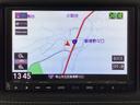 ヴェゼル ＲＳ・ホンダセンシング　ＬＥＤ・フルセグ・メモリナビ・バックカメラ・純正ＡＷ・シートヒーター・ＥＴＣ　盗難防止　バックモニター　１オーナー　サイドエアバック　スマ－トキ－　ＬＥＤライト　地デジＴＶ　フルオートエアコン　ＤＶＤ（5枚目）