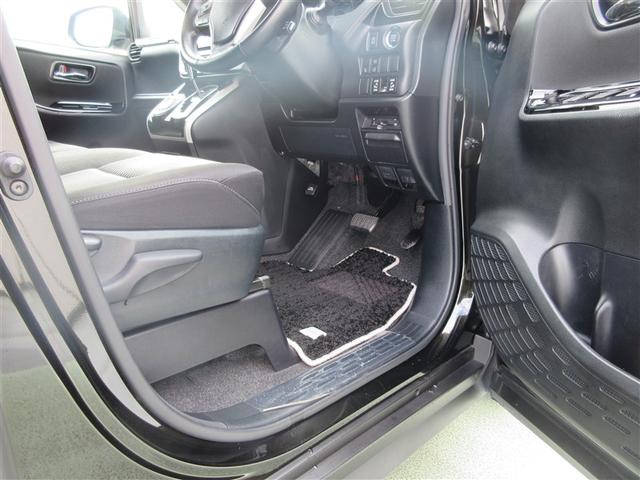 ヴォクシー ZS 煌II フルセグ メモリーナビ DVD再生 バックカメラ 衝突被害軽減システム ETC ドラレコ 両側電動スライド LEDヘッドランプ ウオークスルー 乗車定員7人 3列シート ワンオーナー(16枚目)