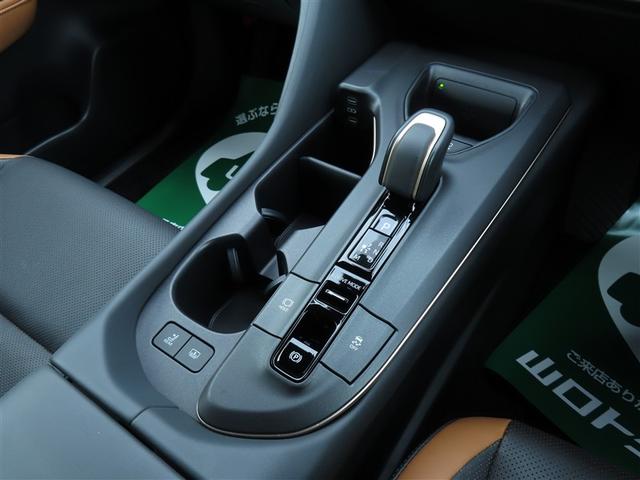 クラウンクロスオーバー ＲＳ　革シート　サンルーフ　４ＷＤ　フルセグ　メモリーナビ　バックカメラ　衝突被害軽減システム　ＥＴＣ　ＬＥＤヘッドランプ　ワンオーナー（20枚目）