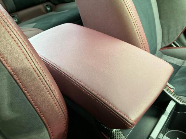 ＷＲＸ　Ｓ４ ４ＷＤ　ＳＴＩスポーツＲ　ＥＸ　サンルーフ／純正エアロ／保証書／社外　１１．６インチ　メモリーナビ／アイサイトＸ（スバル新型）／シートヒーター　全席／車線逸脱防止支援システム／シート　ハーフレザー／ドライブレコーダー　前後　ターボ（28枚目）