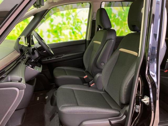 セレナ ｅパワーハイウェイスターＶ　新品タイヤ／純正　１２．３インチ　メモリーナビ／フリップダウンモニター　純正　１１インチ／インテリジェントルームミラー／エマージェンシーブレーキ／両側電動スライドドア／アラウンドビューモニター（7枚目）