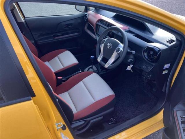 アクア Ｓ　新品タイヤ／純正　ＳＤナビ／トヨタセーフティセンス／車線逸脱防止支援システム／ヘッドランプ　ＬＥＤ／Ｂｌｕｅｔｏｏｔｈ接続／ＥＴＣ／ＥＢＤ付ＡＢＳ／横滑り防止装置／アイドリングストップ　バックカメラ（5枚目）