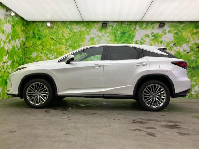 RX 4WD RX300バージョンL 新品タイヤ/サンルーフ/保証書/純正 12.3インチ メモリーナビ/プリクラッシュセーフティ/シートヒーター 全席/パノラミックビューモニター/車線逸脱防止支援システム/シート フルレザー 革シート(2枚目)