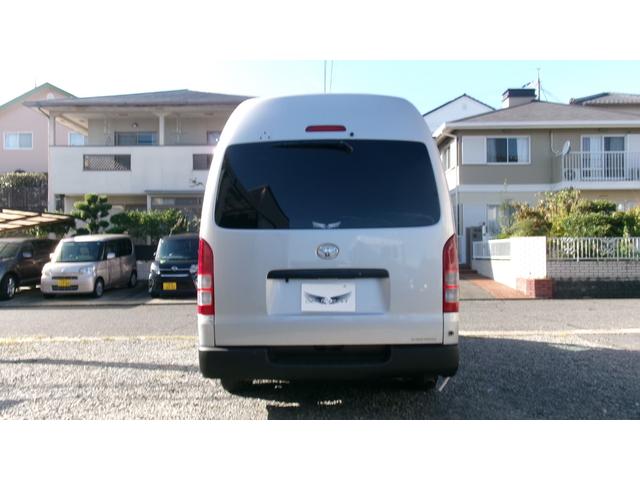 ハイエースバン リンエイキャンピングカー12Vクーラ―FFヒーター走行充電 リンエイキャンピングカー12Vクーラ―FFヒーター走行充電ローラーパネル175Wリチュウムイオンサブバッテリー200A外部電源2段ベッドコンビハンドルローダウン16インチアルミ5ドア(6枚目)