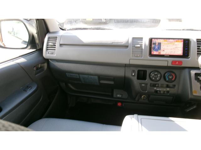 ハイエースバン リンエイキャンピングカー12Vクーラ―FFヒーター走行充電 リンエイキャンピングカー12Vクーラ―FFヒーター走行充電ローラーパネル175Wリチュウムイオンサブバッテリー200A外部電源2段ベッドコンビハンドルローダウン16インチアルミ5ドア(20枚目)