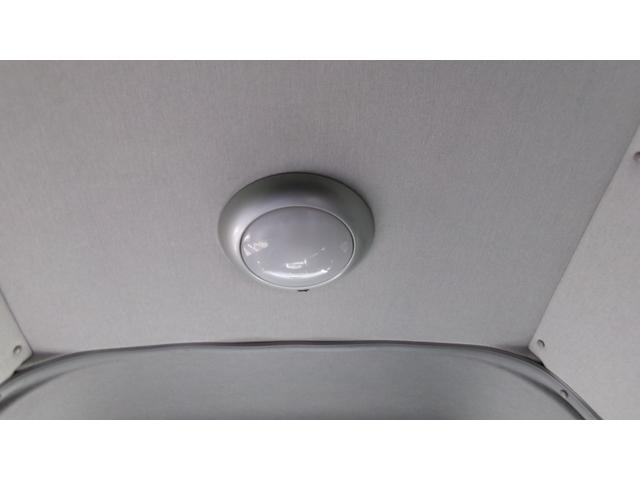 ハイエースバン リンエイキャンピングカー12Vクーラ―FFヒーター走行充電 リンエイキャンピングカー12Vクーラ―FFヒーター走行充電ローラーパネル175Wリチュウムイオンサブバッテリー200A外部電源2段ベッドコンビハンドルローダウン16インチアルミ5ドア(27枚目)