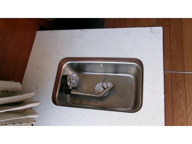 ハイエースバン リンエイキャンピングカー12Vクーラ―FFヒーター走行充電 リンエイキャンピングカー12Vクーラ―FFヒーター走行充電ローラーパネル175Wリチュウムイオンサブバッテリー200A外部電源2段ベッドコンビハンドルローダウン16インチアルミ5ドア(33枚目)