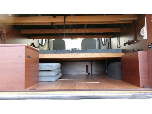 ハイエースバン リンエイキャンピングカー12Vクーラ―FFヒーター走行充電 リンエイキャンピングカー12Vクーラ―FFヒーター走行充電ローラーパネル175Wリチュウムイオンサブバッテリー200A外部電源2段ベッドコンビハンドルローダウン16インチアルミ5ドア(38枚目)