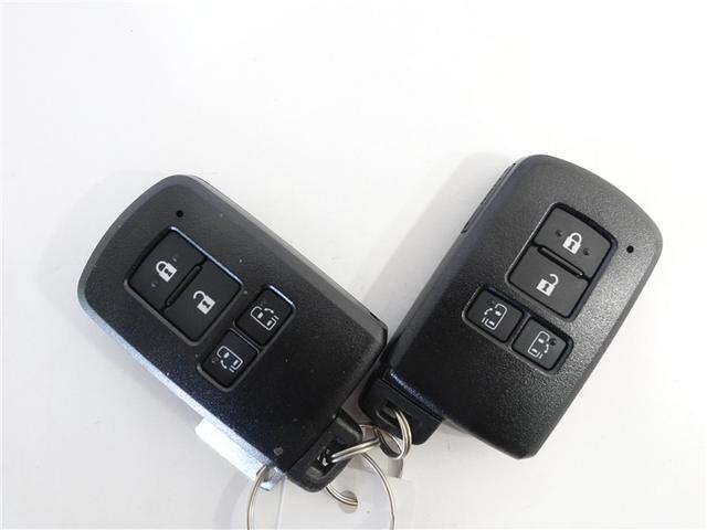 ヴォクシー ＺＳ　煌ＩＩＩ　フルセグ　メモリーナビ　ＤＶＤ再生　ミュージックプレイヤー接続可　バックカメラ　衝突被害軽減システム　ＥＴＣ　ドラレコ　両側電動スライド　ＬＥＤヘッドランプ　ウオークスルー　乗車定員７人　３列シート（18枚目）