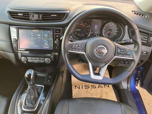 エクストレイル ２．０　ＡＵＴＥＣＨ　ｉパッケージ　２列車　４ＷＤ　純正ナビ　運転席パワーシート（3枚目）