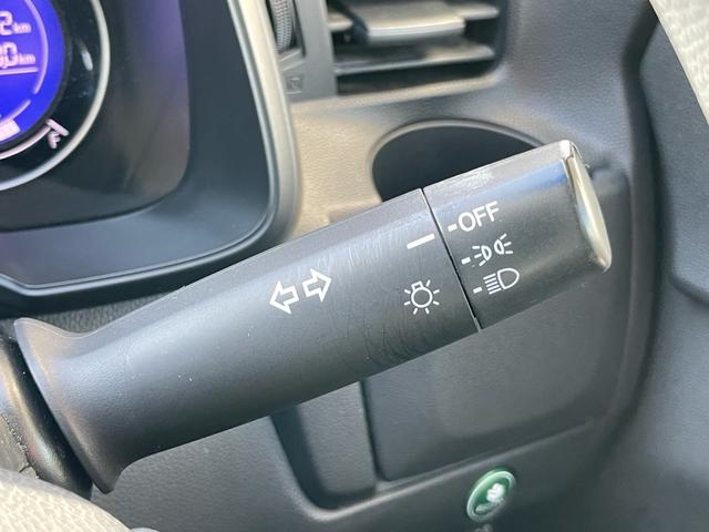 フィット １３Ｇ・Ｆパッケージ　コンフォートエディション　特別仕様車　あんしんパッケージ／車検２年整備付／オートリトラミラー／ナビ／ＤＴＶ／Ｂｌｕｅｔｏｏｔｈ／ＤＶＤ／シートヒーター／プラズマクラスターオートエアコン／ワンオーナー／禁煙車（35枚目）