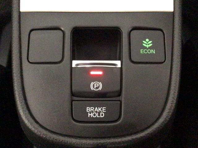 フィット ｅ：ＨＥＶベーシック　ＬＥＤ・ホンダＣＯＮＮＥＣＴ・メモリナビ・ＣＤ・ＵＳＢ・バックカメラ・ＥＴＣ　追突軽減ブレーキ　ＵＳＢポート　カーテンエアバック　Ｒカメ　パワーウインドウ　スマキー　横滑り防止　オートエアコン　ＡＢＳ（9枚目）