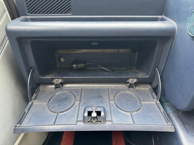 ティンパニ　ハイゼットアトレー　特別仕様車　ティンパニ　５速ＭＴ　両側スライドドア　エアコン　ラジオ　１２インチホイール　ジウジアーロデザイン(36枚目)