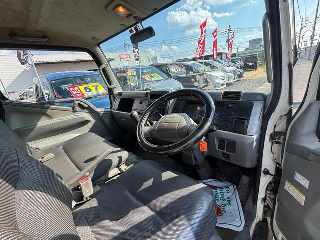キャンターガッツ Ｗキャブロング全低床ＳＡ　ターボ／６人乗り／５ＭＴ／ユーザー買取車／（16枚目）