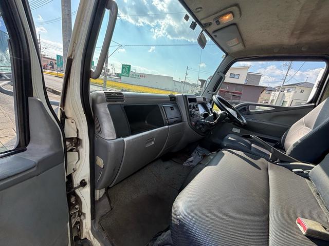 キャンターガッツ Ｗキャブロング全低床ＳＡ　ターボ／６人乗り／５ＭＴ／ユーザー買取車／（19枚目）