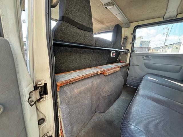 キャンターガッツ Ｗキャブロング全低床ＳＡ　ターボ／６人乗り／５ＭＴ／ユーザー買取車／（21枚目）