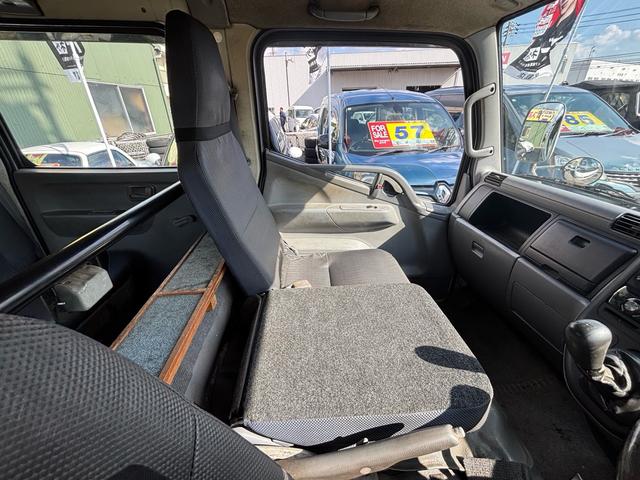 キャンターガッツ Ｗキャブロング全低床ＳＡ　ターボ／６人乗り／５ＭＴ／ユーザー買取車／（25枚目）