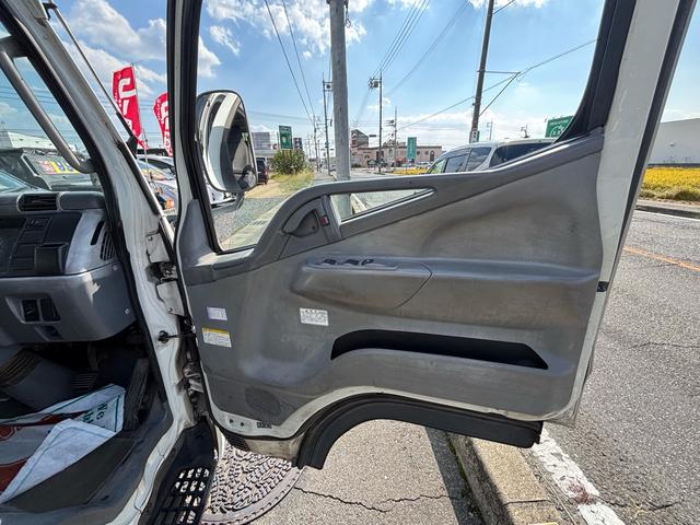 キャンターガッツ Ｗキャブロング全低床ＳＡ　ターボ／６人乗り／５ＭＴ／ユーザー買取車／（33枚目）