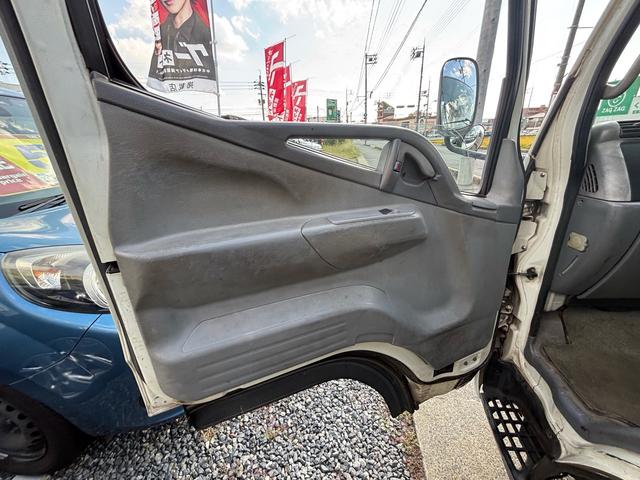 キャンターガッツ Ｗキャブロング全低床ＳＡ　ターボ／６人乗り／５ＭＴ／ユーザー買取車／（35枚目）