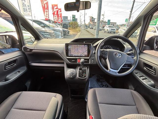 ヴォクシー Ｘ　７人乗り／アルパイン１０インチナビ／バックカメラ／Ｂｌｕｅｔｏｏｔｈ／アルパインフリップダウンモニター／片側パワースライドドア／スマートスペアキー／ＬＥＤヘッドライト（8枚目）