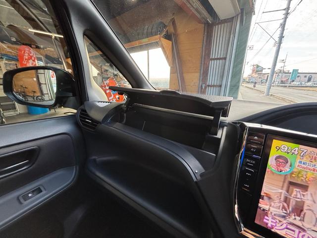 ヴォクシー Ｘ　７人乗り／アルパイン１０インチナビ／バックカメラ／Ｂｌｕｅｔｏｏｔｈ／アルパインフリップダウンモニター／片側パワースライドドア／スマートスペアキー／ＬＥＤヘッドライト（37枚目）