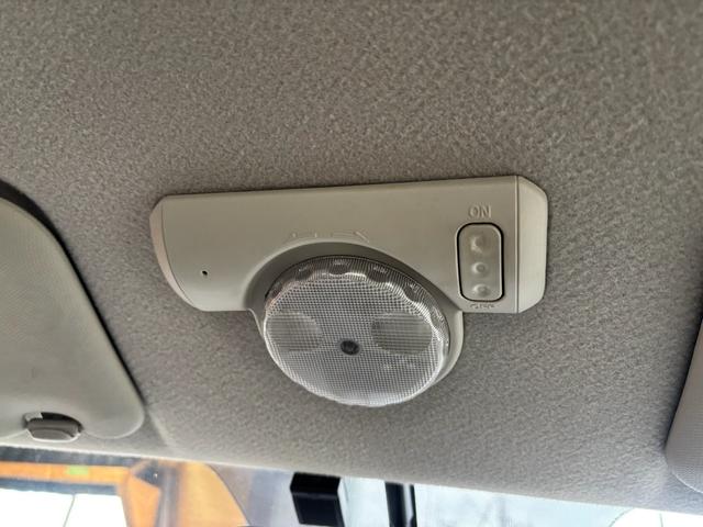 マーチ １２ＳＲ　５ＭＴ／社外ＣＤオーディオ／ユーザー買取車／オーテックタワーバー／ＥＴＣ（25枚目）