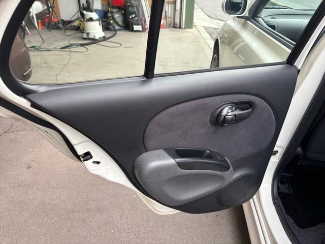 マーチ １２ＳＲ　５ＭＴ／社外ＣＤオーディオ／ユーザー買取車／オーテックタワーバー／ＥＴＣ（33枚目）