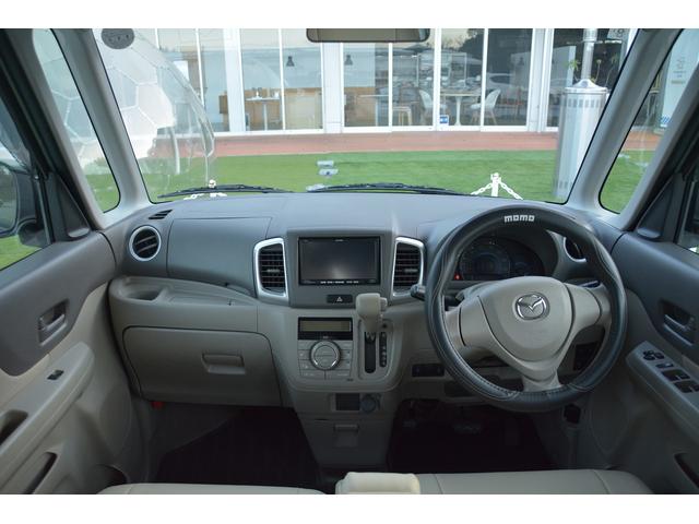 室内はベーシュ、ホワイト系のカラーのインテリアです。温かみのあるカラーで使いやすい。ナビ、テレビ、ラジオ視聴可能！