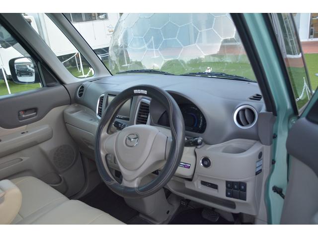 エンジンプッシュ式スタート。車のキーは２本ありますので、シェアして運転することもできます。