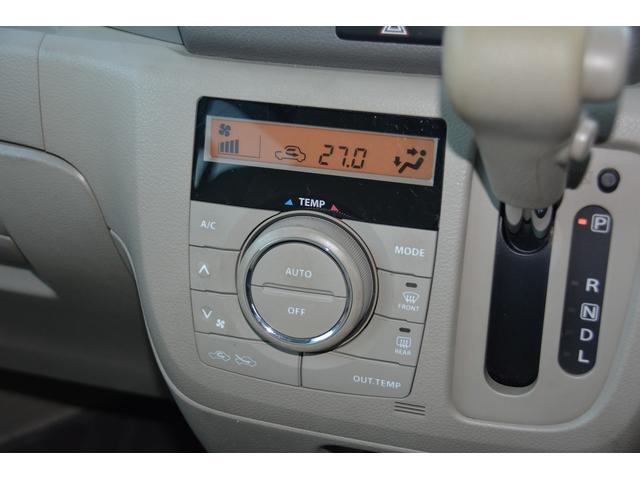 オートエアコン搭載。室内を設定温度に自動調整してくれるオートエアコンが装備されています。快適なドライブを楽しめます♪