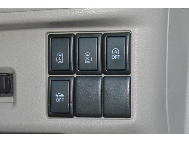 両側電動スライド開閉スイッチ。アイドリングストップ設定スイッチなど機能的に各スイッチが配置されています。