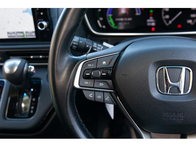 ステアリングスイッチで操作もしやすいです。